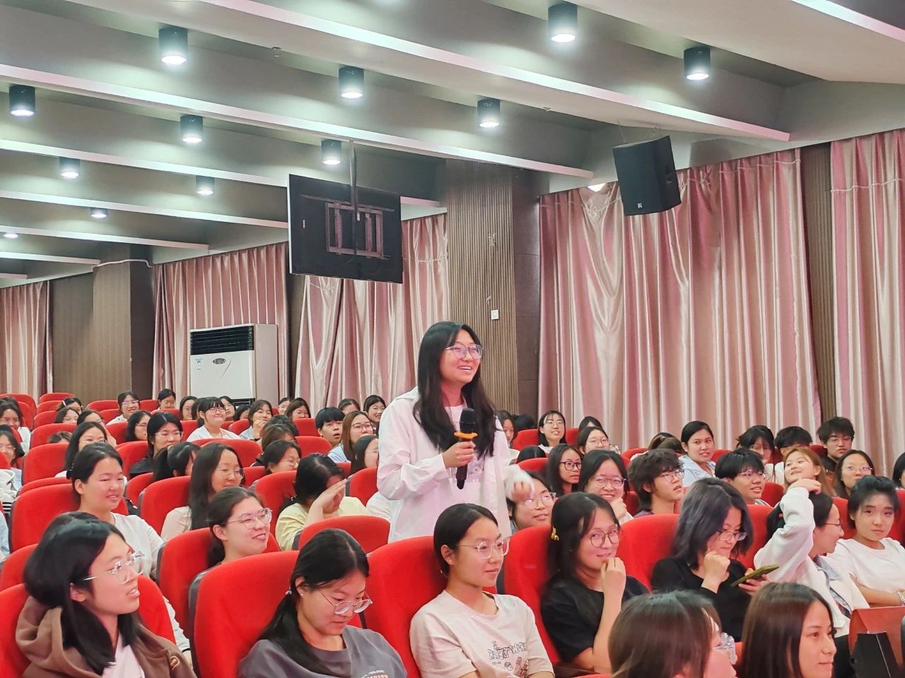 beat365官网||教育学院||“花始盛开，舞育跃迁”第二届啦啦操大赛决赛圆满结束！