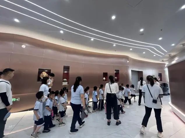 beat365官网||教育学院||童心探学府，萌趣启新程——史庄实验幼儿园走进beat365官网参观研学