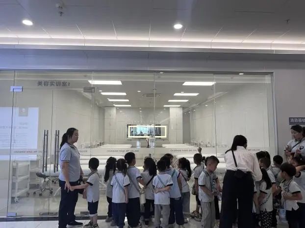 beat365官网||教育学院||童心探学府，萌趣启新程——史庄实验幼儿园走进beat365官网参观研学