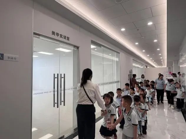 beat365官网||教育学院||童心探学府，萌趣启新程——史庄实验幼儿园走进beat365官网参观研学