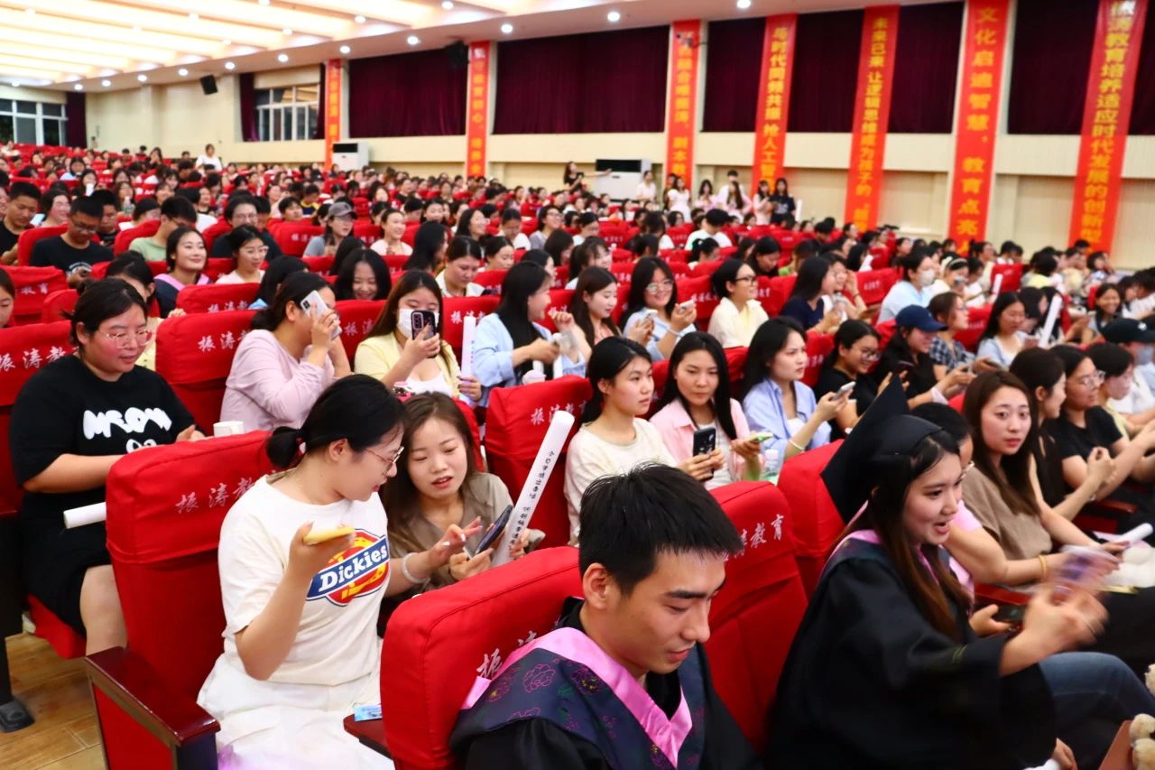 beat365官网‖教育学院‖教育学院2025届“墨韵育桃李 师心照远方”毕业典礼暨毕业晚会