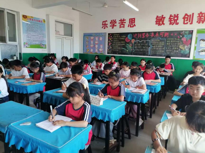 beat365官网||教育学院||笔端传薪火，实践共成长——教育学院助力清苑区第五小学书法课程圆满收官