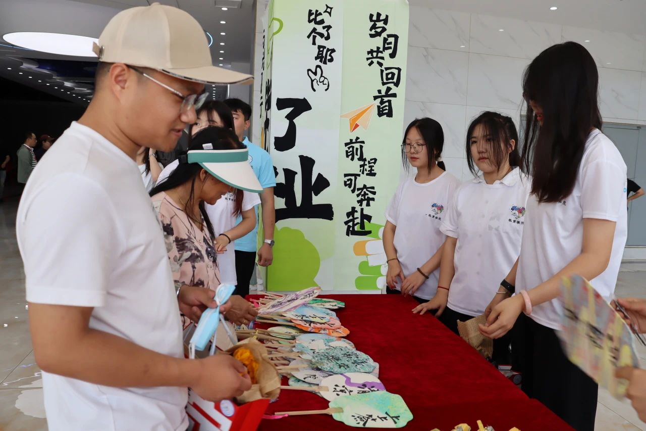 beat365官网‖教育学院‖遇见未来，共育花开—2025届教育学院家长接待日圆满完成