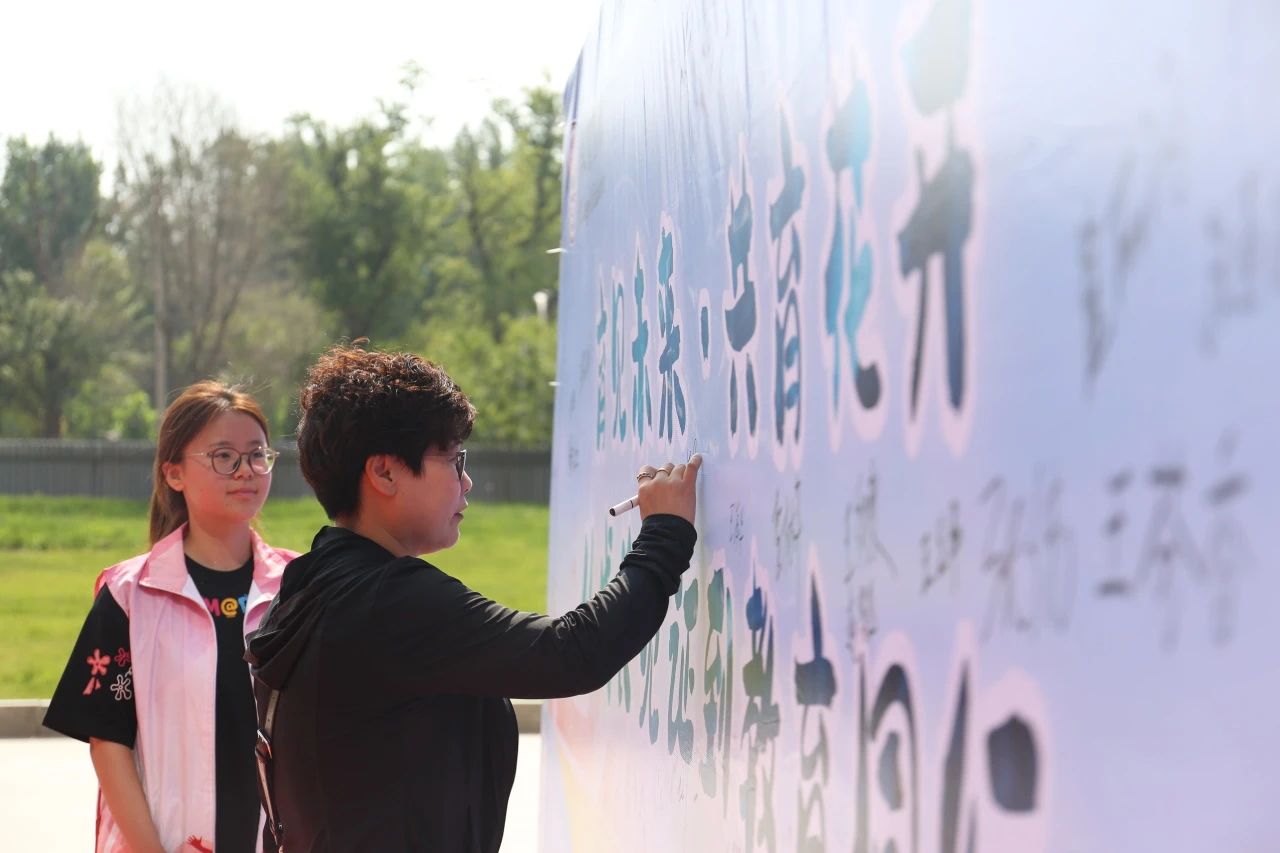 beat365官网‖教育学院‖遇见未来，共育花开—2025届教育学院家长接待日圆满完成