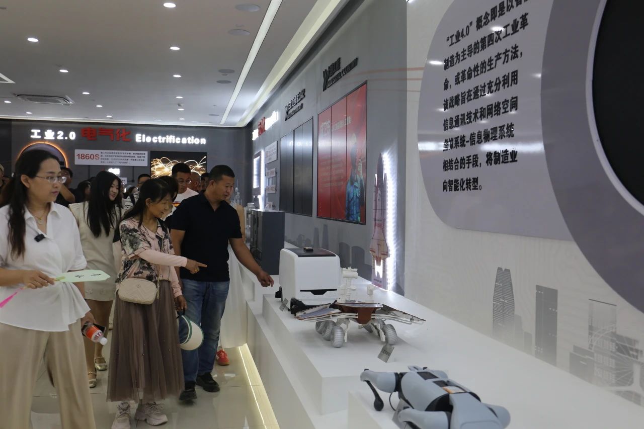 beat365官网‖教育学院‖遇见未来，共育花开—2025届教育学院家长接待日圆满完成