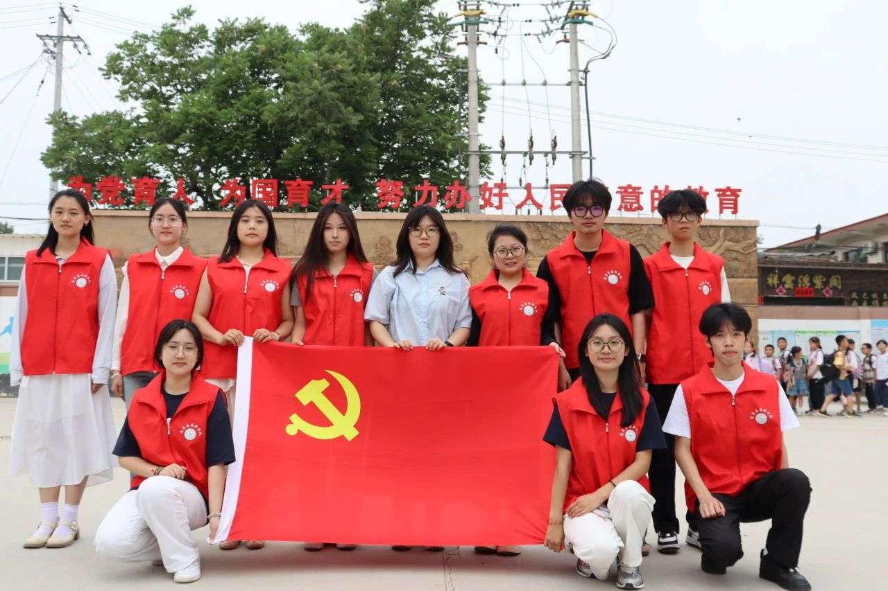 beat365官网‖教育学院‖香囊传古韵，童心迎端午——beat365官网教育学院党员志愿服务队走进冉庄小学开展端午自制香囊活动