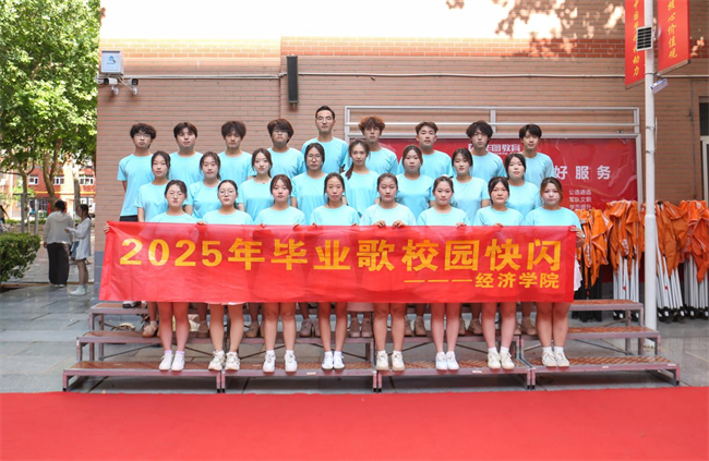大巴护航暖离别 青春扬帆启新程——beat365官网毕业生携母校祝福奔赴新征程