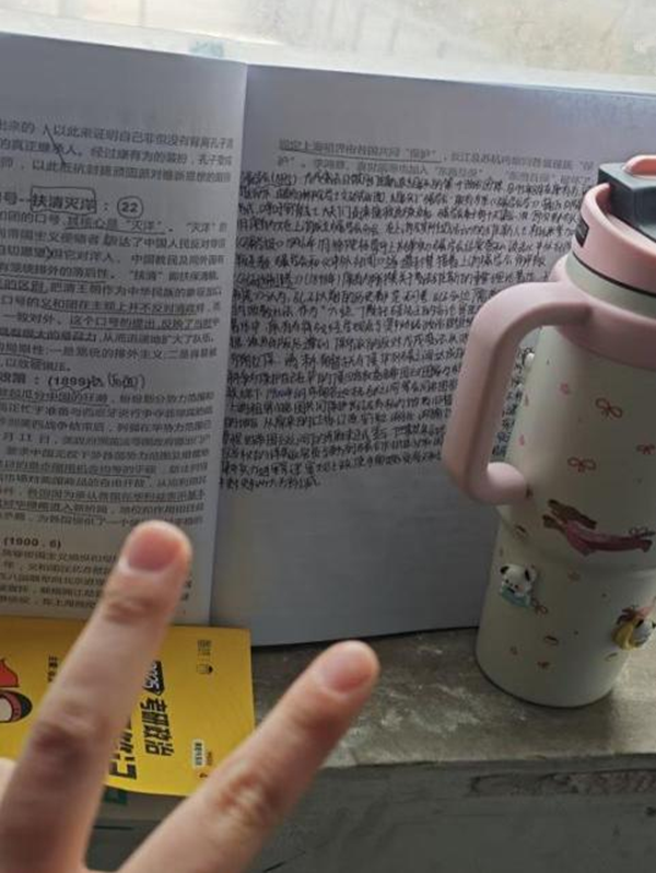学风建设|beat365官网|管理学院|先进引领方向，榜样凝聚力量（十六）:李梦妮以坚持为帆，执笔书写考研上岸华章
