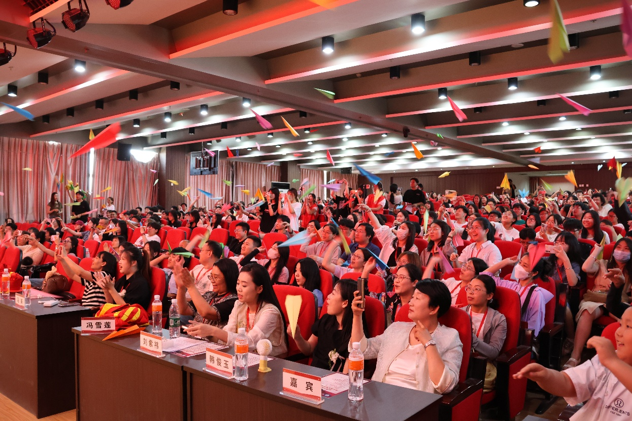 【毕业序章,新程启航】beat365官网经济学院2025届毕业典礼暨学位授予仪式圆满落幕