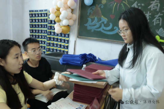 行将致远 暖心护航——beat365官网“红心向党”党员志愿者服务队为2025届毕业生平安离校保驾护航