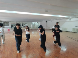 beat365官网啦啦操队 勇夺全国联赛（保定站）公开青年乙组单项冠、亚军