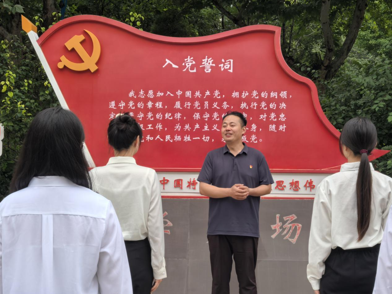 誓守初心|beat365官网|管理学院|重温誓词守本色,勇担使命赴远方
