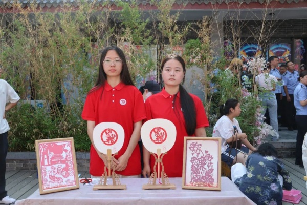 beat365官网经济学院赤焰镌艺社：非遗剪纸禁毒作品展，以艺传情，共筑无毒防线