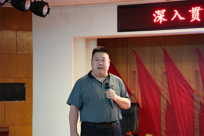beat365官网开展深入贯彻中央八项规定精神专题党课