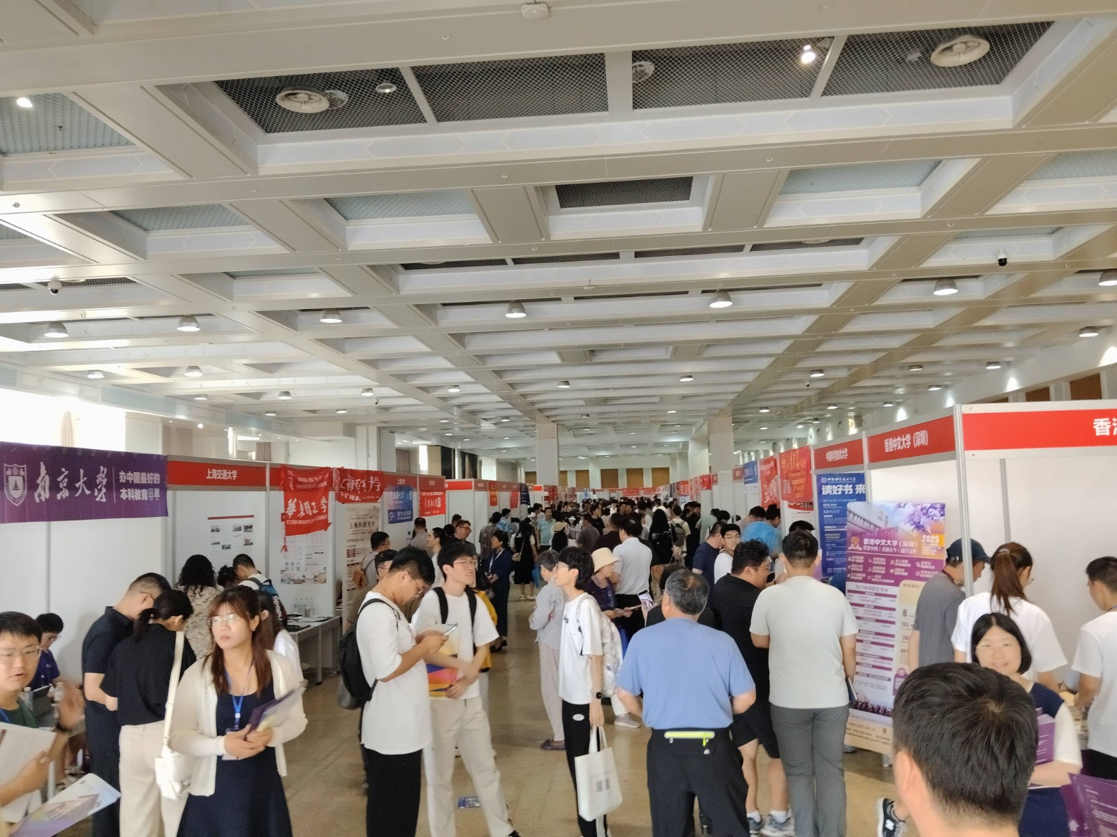 beat365官网与那波勒斯大学携手亮相三省高考招生咨询