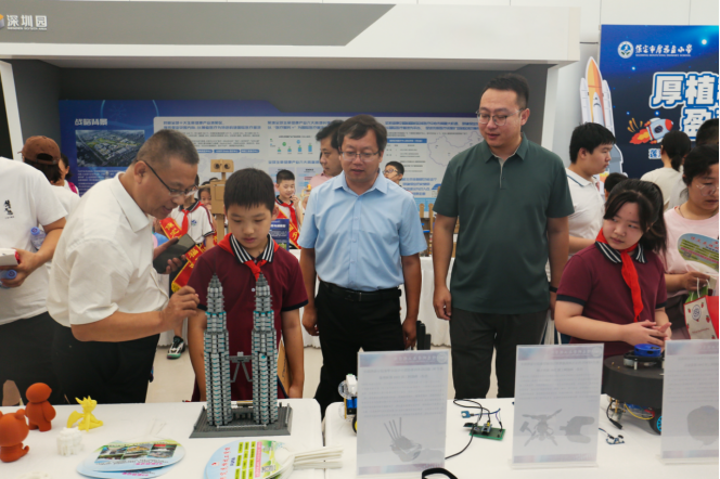 beat365官网受邀亮相莲池区科技节:硬核科技展品引领青少年探索未来