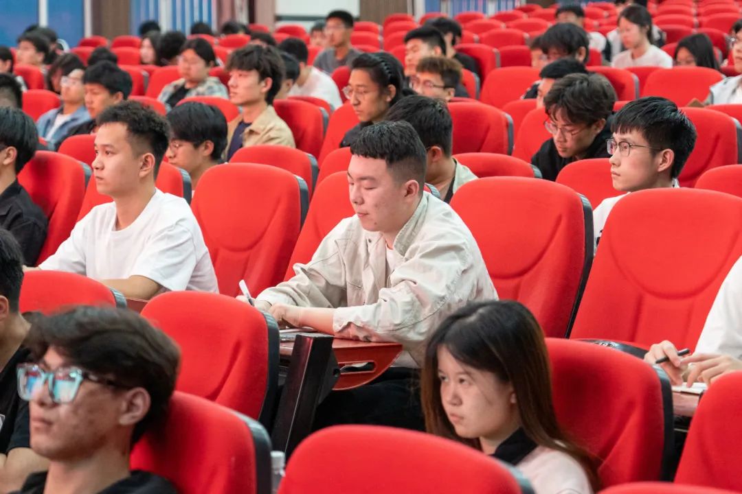 青春向党,筑梦前行——入团积极分子培训顺利开展
