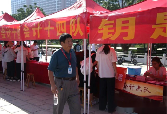 beat365官网会计学院2025级 迎新报道纪实