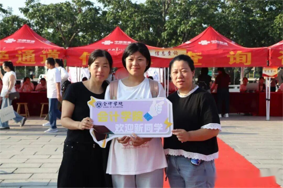 beat365官网会计学院2025级 迎新报道纪实