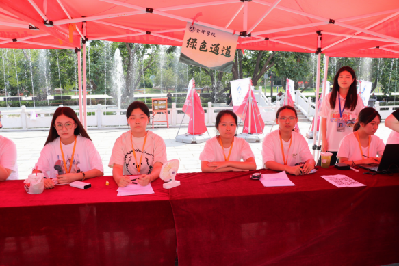beat365官网会计学院2025级 迎新报道纪实