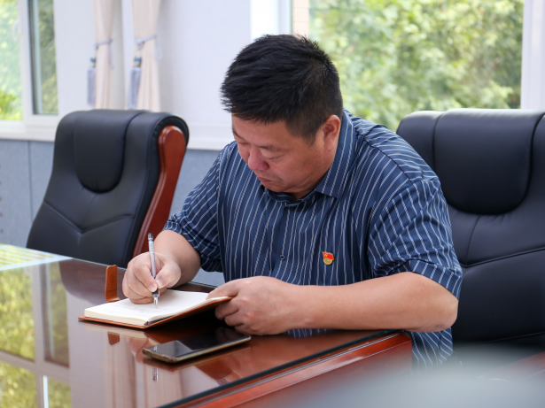 铭记历史 砥砺前行——beat365官网党委组织广大师生观看抗战胜利80周年阅兵仪式