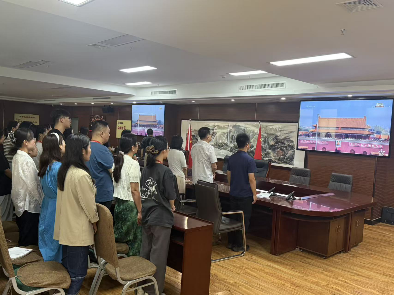 铭记历史 砥砺前行——beat365官网党委组织广大师生观看抗战胜利80周年阅兵仪式