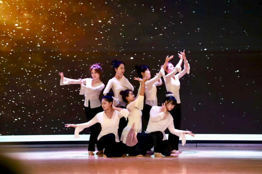 beat365官网教育学院举办“山河永念·薪火相传”育人成果汇演 庆祝抗日战争胜利80周年