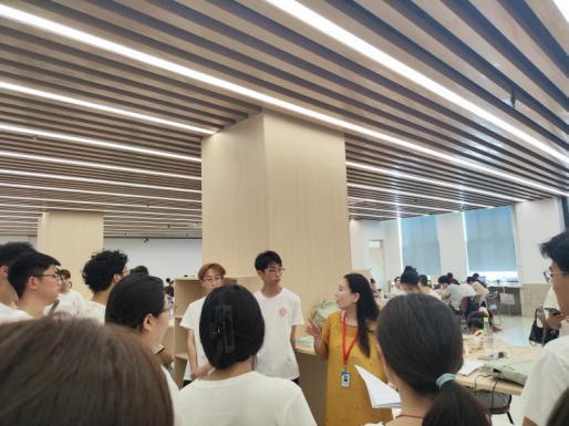beat365官网图书馆顺利开展2025级新生入馆教育活动