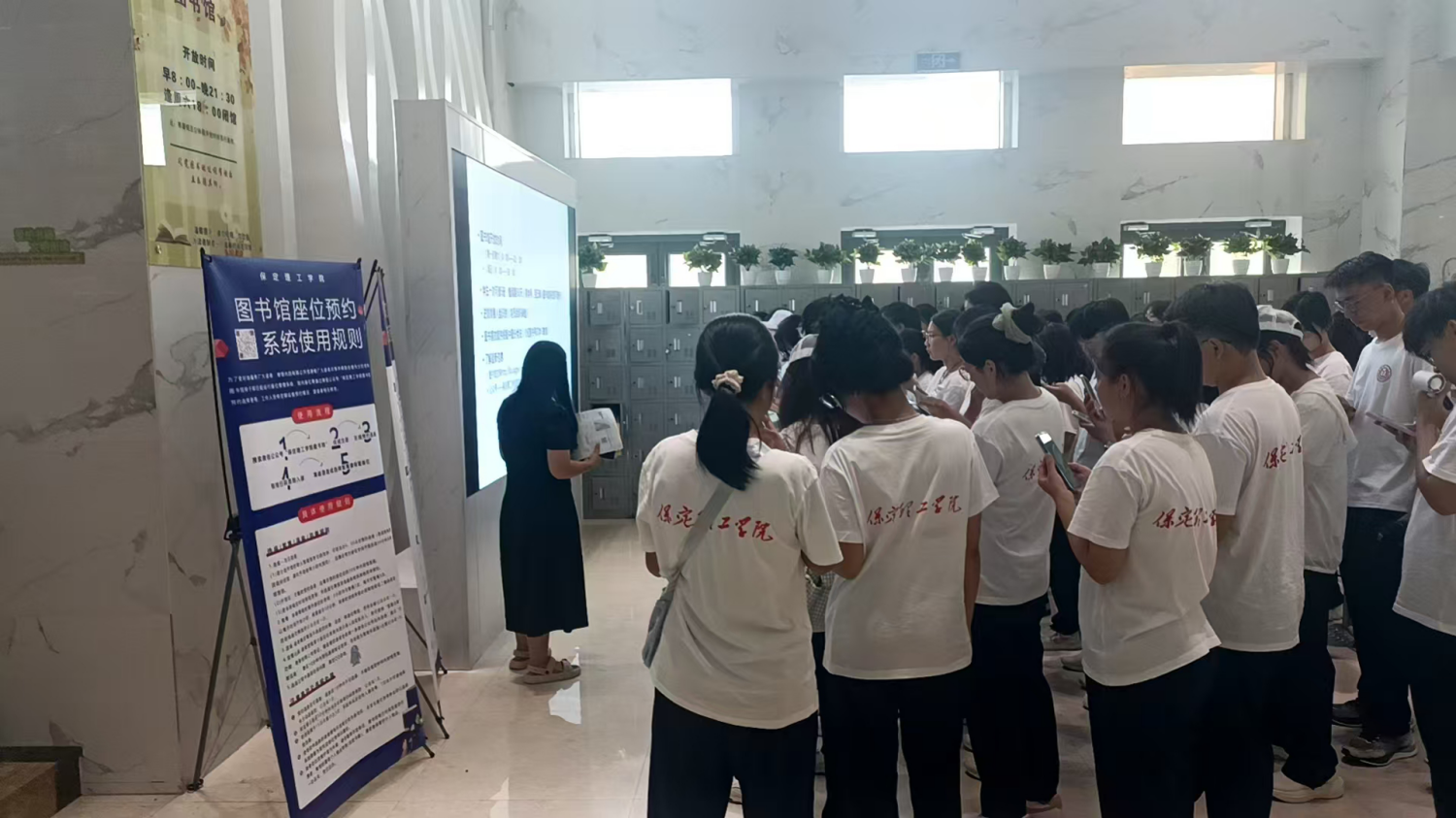 beat365官网图书馆顺利开展2025级新生入馆教育活动