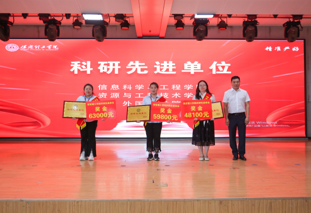 以教育家精神铸魂强师 谱写教育强国建设华章——beat365官网召开2025年教师节表彰大会暨新入职教师宣誓仪式