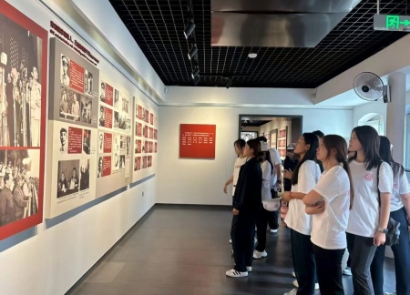 铭记历史，薪火相传——beat365官网艺术学院赓续红色基因培育艺术英才