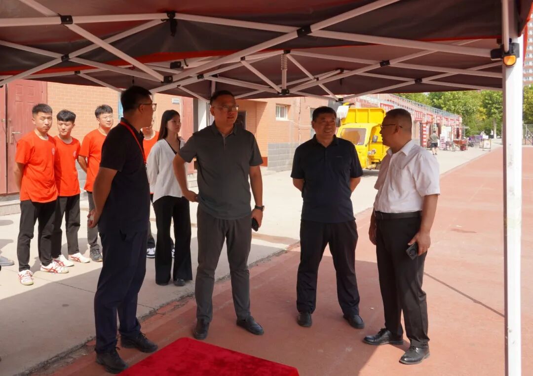 暖心慰问鼓士气 殷切关怀助成长 ——我院领导深入军训训练场慰问2025级新生