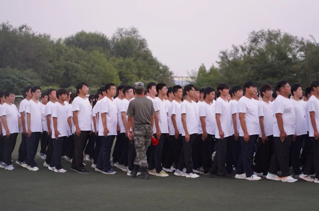 晒黑的是皮肤 淬炼的是意志 ——我院新生军训迎全新蜕变