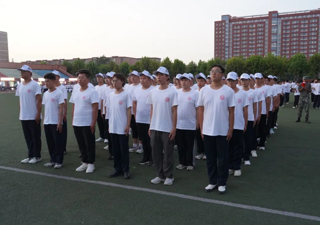 晒黑的是皮肤 淬炼的是意志 ——我院新生军训迎全新蜕变