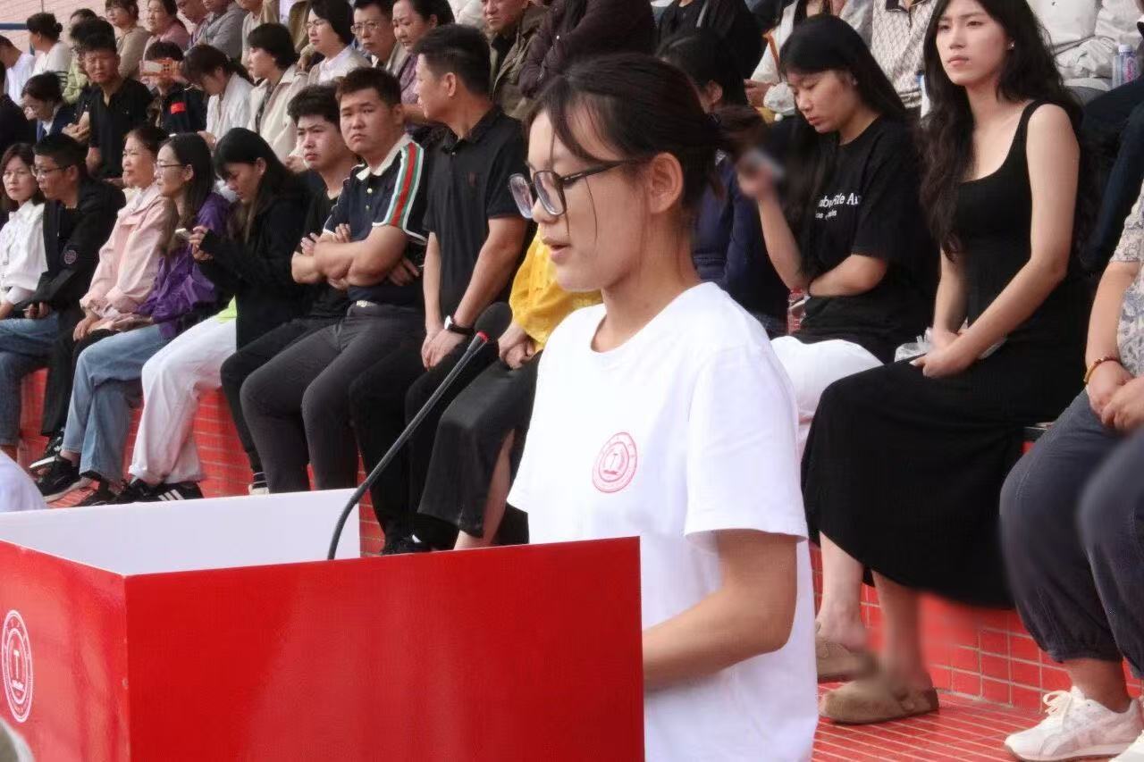 青春逐梦 强国有我——beat365官网2025级新生开学典礼暨军训结营式盛大举行