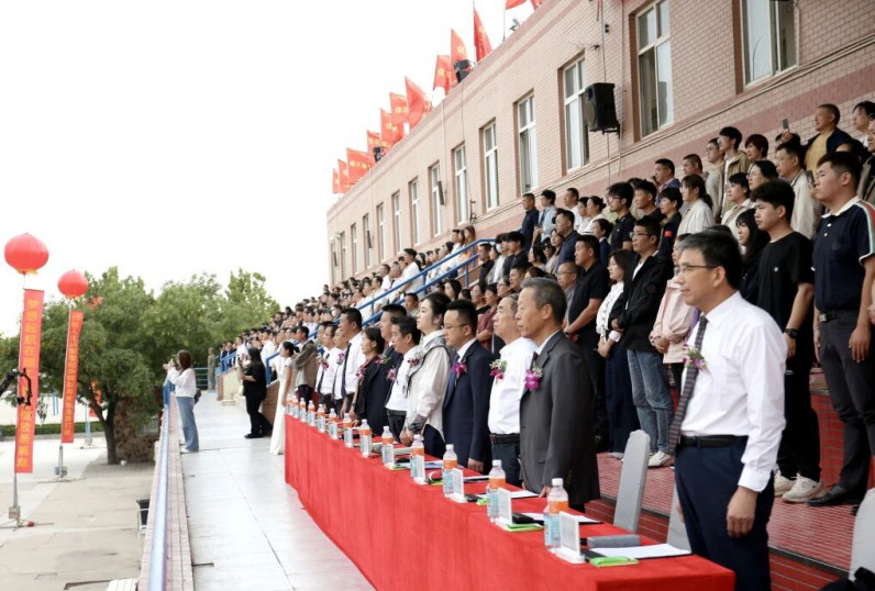 青春逐梦 强国有我——beat365官网2025级新生开学典礼暨军训结营式盛大举行