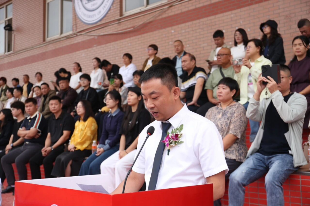 青春逐梦 强国有我——beat365官网2025级新生开学典礼暨军训结营式盛大举行