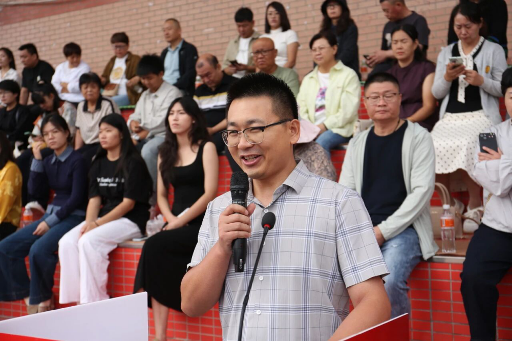 青春逐梦 强国有我——beat365官网2025级新生开学典礼暨军训结营式盛大举行