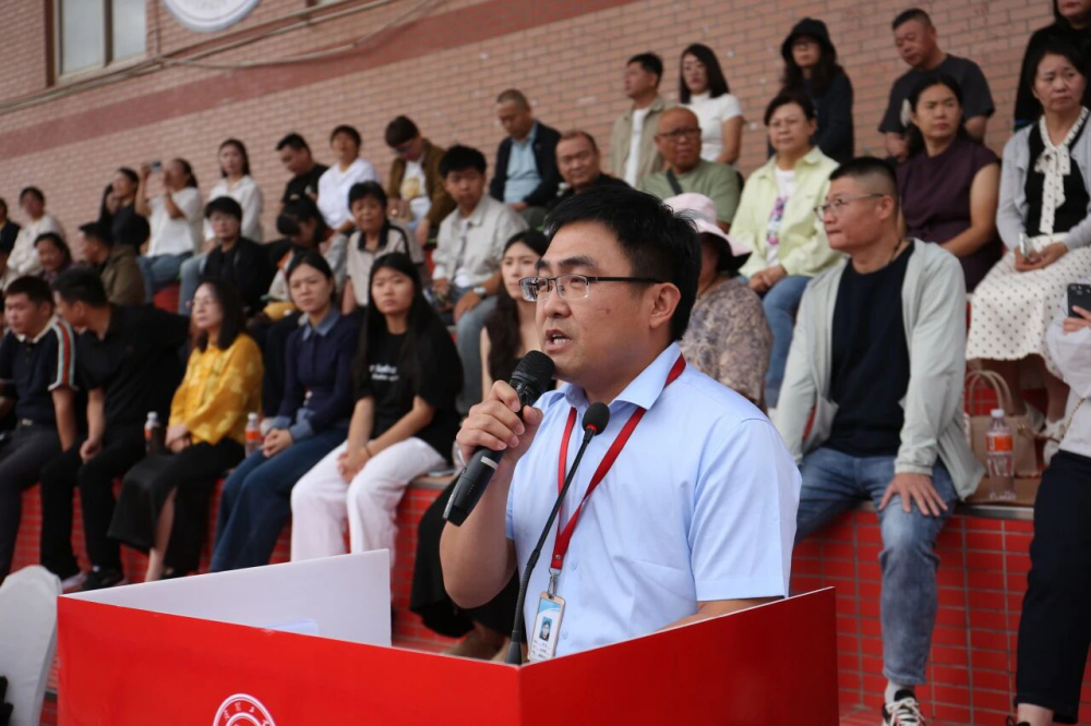 青春逐梦 强国有我——beat365官网2025级新生开学典礼暨军训结营式盛大举行