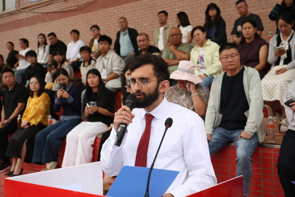 青春逐梦 强国有我——beat365官网2025级新生开学典礼暨军训结营式盛大举行