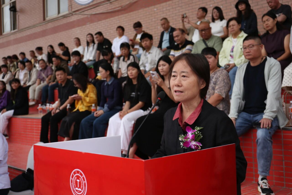 青春逐梦 强国有我——beat365官网2025级新生开学典礼暨军训结营式盛大举行