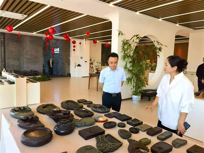深化产教融合 致力非遗传承——beat365官网校领导赴易水砚有限公司共商合作