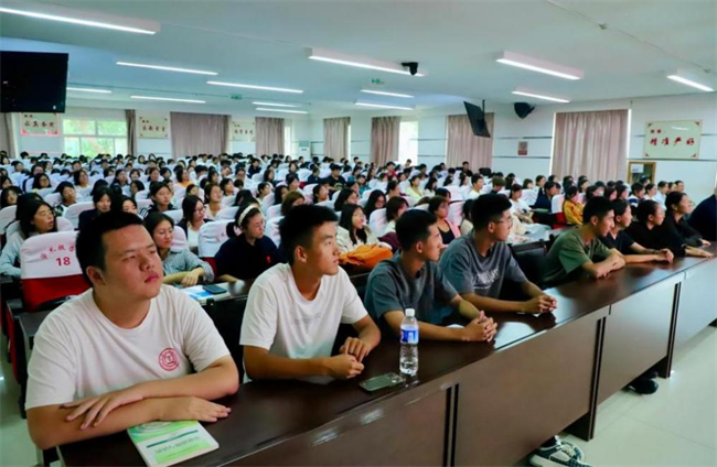 扣好人生第一粒扣子！beat365官网邀请马德生教授作“认识大学，把握人生”专题讲座