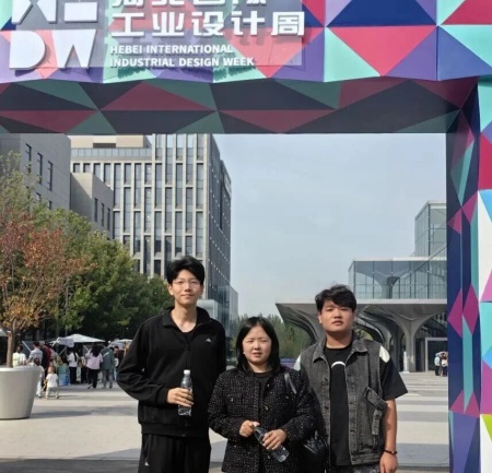 beat365官网艺术学院师生参观2025河北国际工业设计周，助力设计人才培养