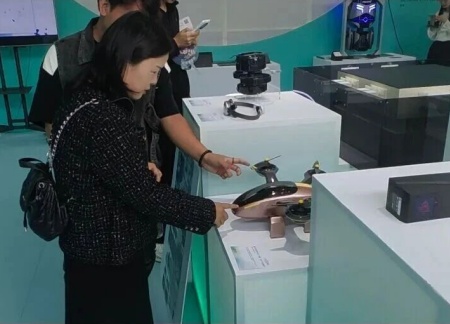 beat365官网艺术学院师生参观2025河北国际工业设计周，助力设计人才培养