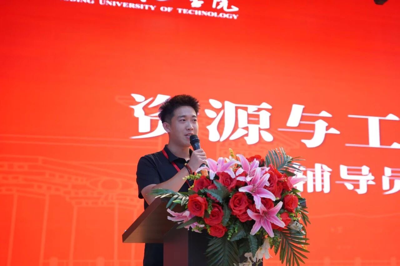 逐梦新程聚力远航——我院新生见面会暨军训表彰大会圆满举行