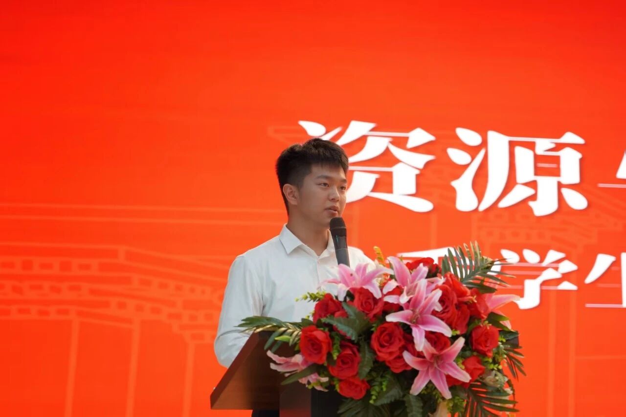 逐梦新程聚力远航——我院新生见面会暨军训表彰大会圆满举行