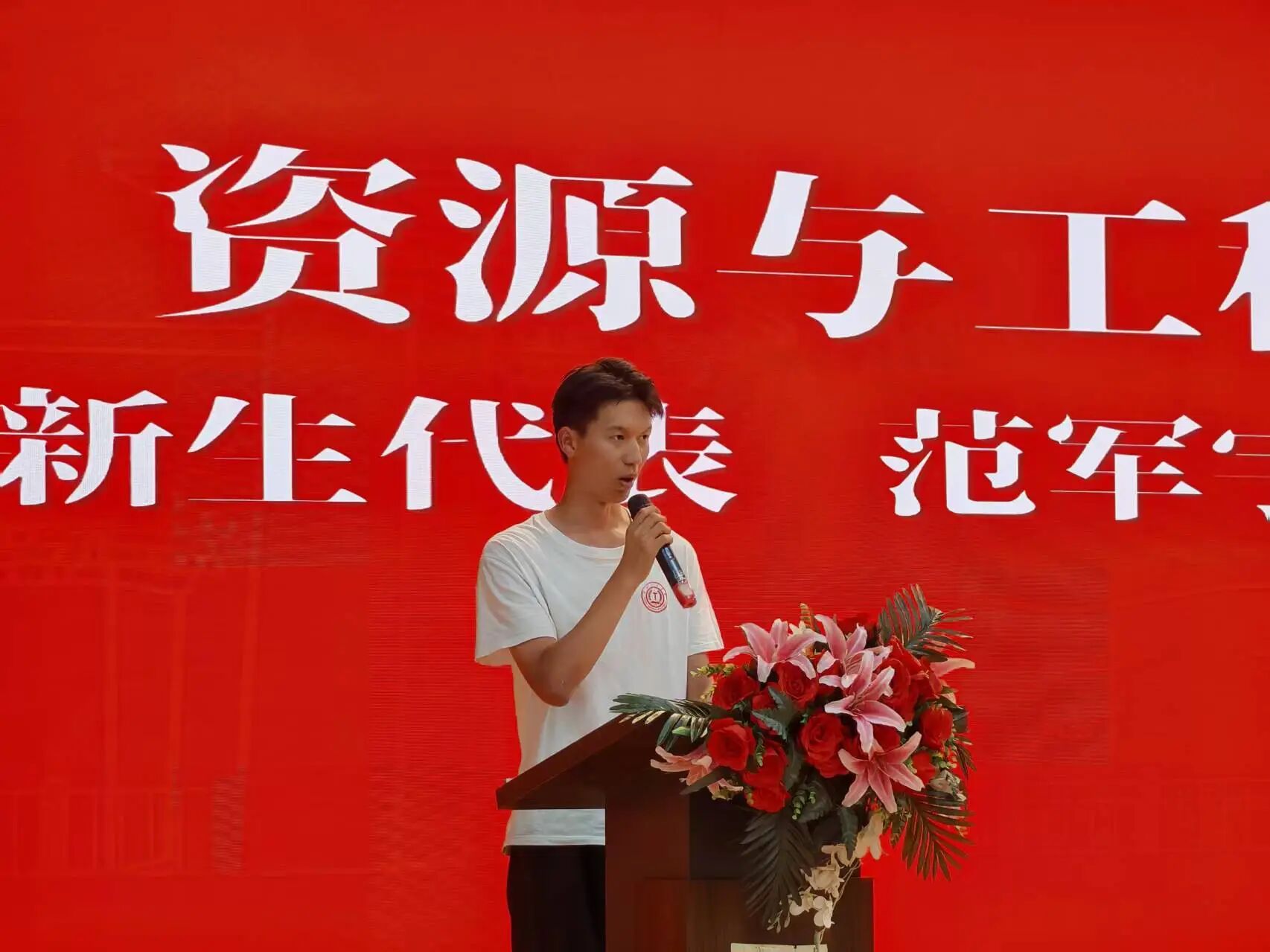 逐梦新程聚力远航——我院新生见面会暨军训表彰大会圆满举行