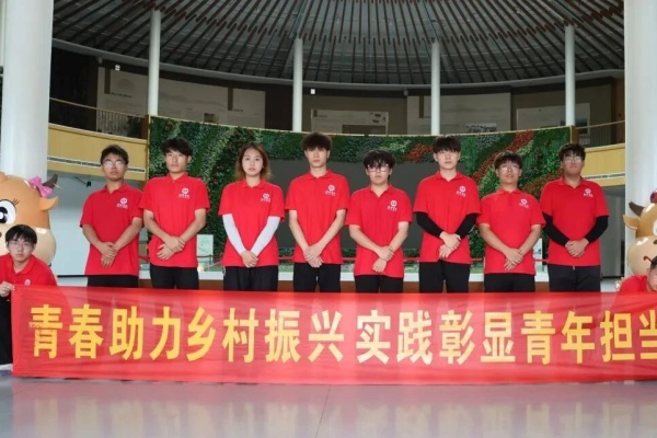 beat365官网经济学院“薪火逐光”实践团赴神农现代农业示范园开展“三下乡”社会实践活动