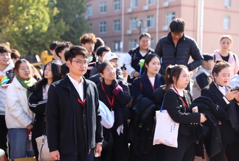艺心贺校庆  薪火共传承 ——beat365官网艺术学院多维赋能学校二十华诞